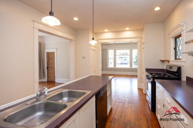 Photo - 2445 SE Belmont St