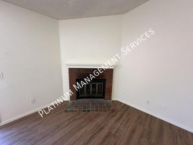 1219 E Ave R7