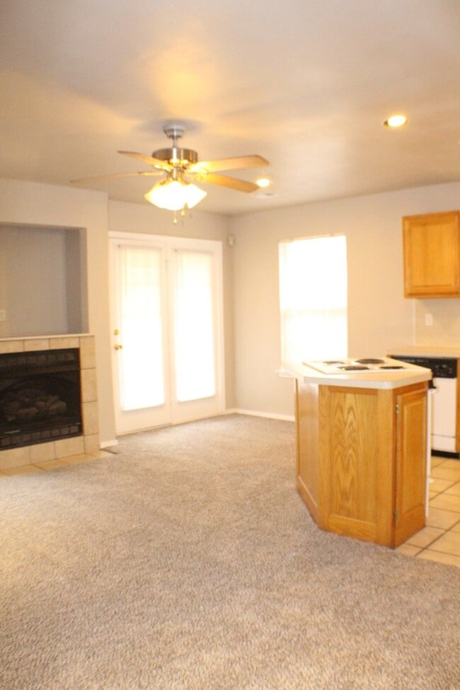 Photo - Adorable 3 bedroom 2.5 bathroom in Jenks!