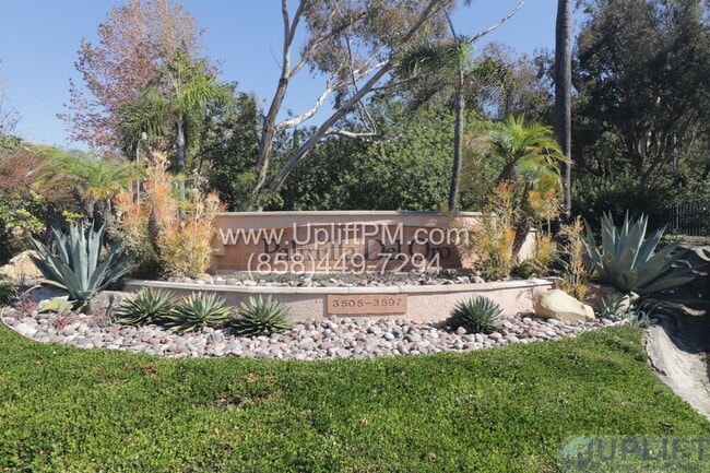 Building Photo - Updated 2-Bedroom 2-Bath Condo Unit 68