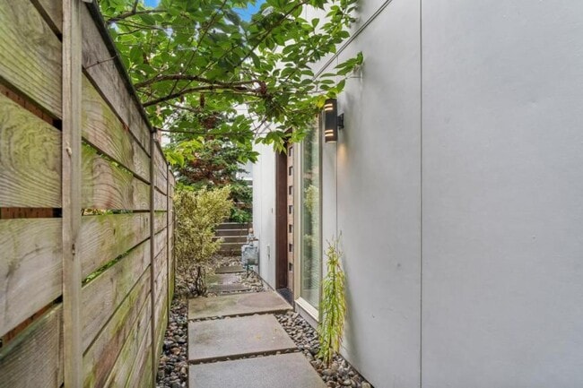 Photo - 2 bedroom in Seattle WA 98115