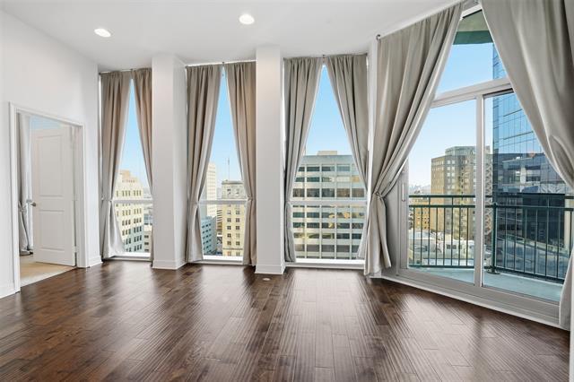 Building Photo - 500 Throckmorton St Unit 1409