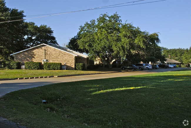 Photo - Seven Points Apartments