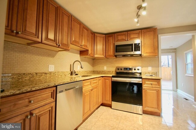 Photo - 3516 Mercer St