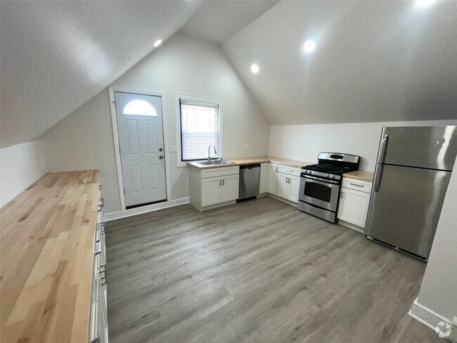 Building Photo - 411 E Walnut St Rental