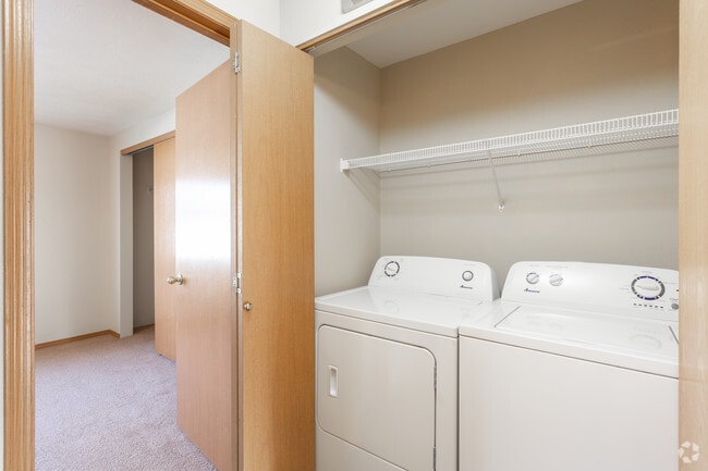 1BR, 1BA - 692 SF - Canyon Greens Apartments