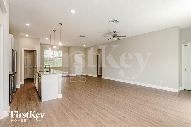 Photo - 612 Reading St SE