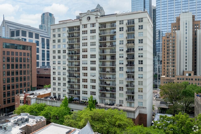 Photo - 21 W Chestnut St