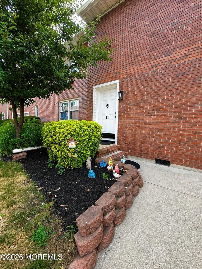 Building Photo - 364 Westwood Ave Unit 11