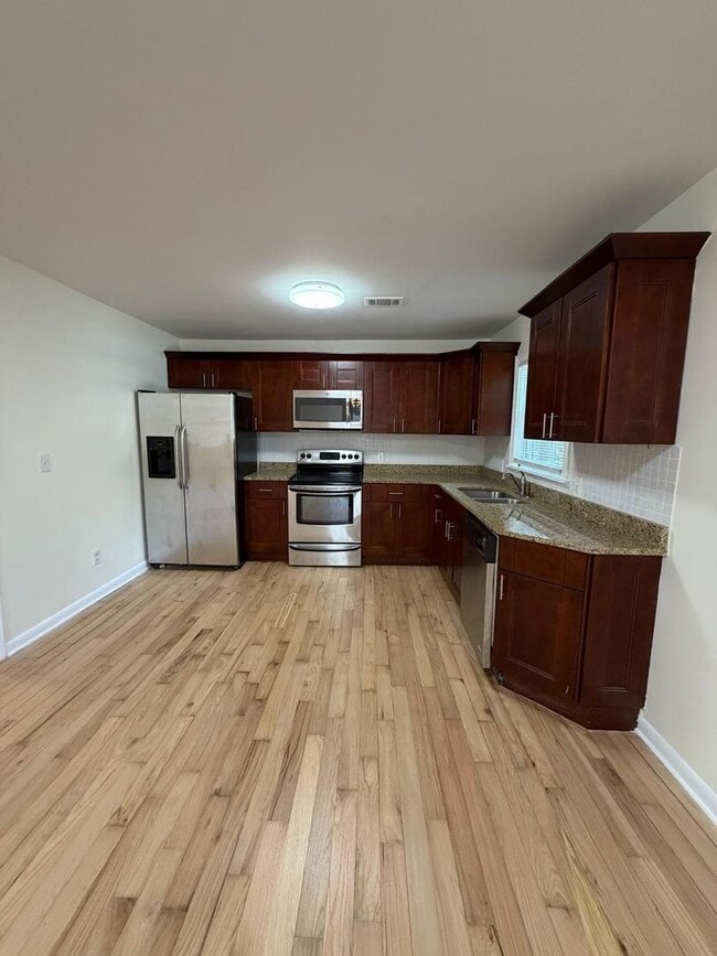 Photo - 637 Parkdale Dr