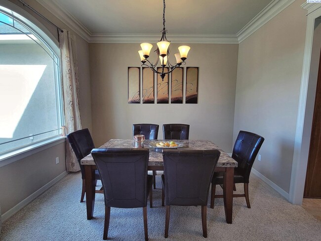 Photo - Large South Richland 4 Bed/3 Bath Home