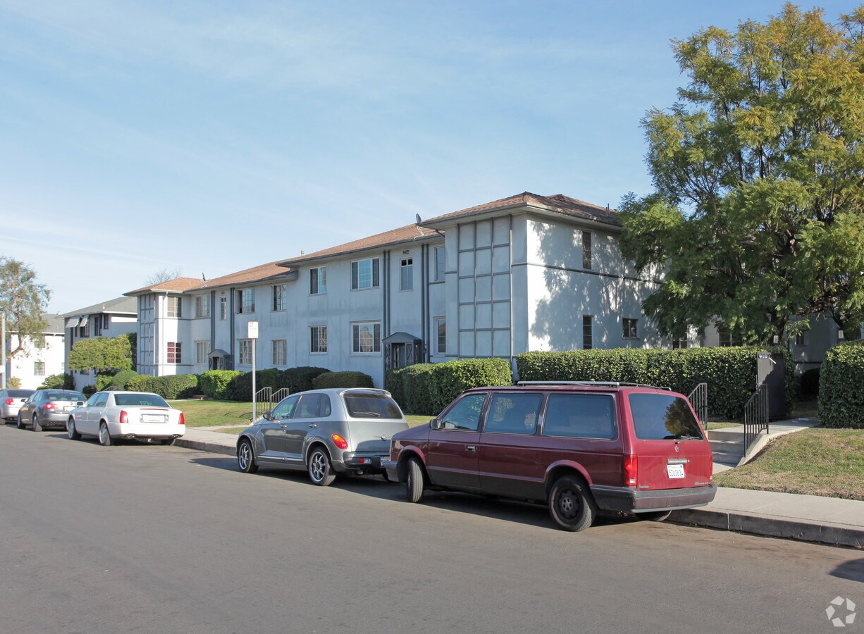 4026-4044 West Blvd - 4026-4050 West Blvd.