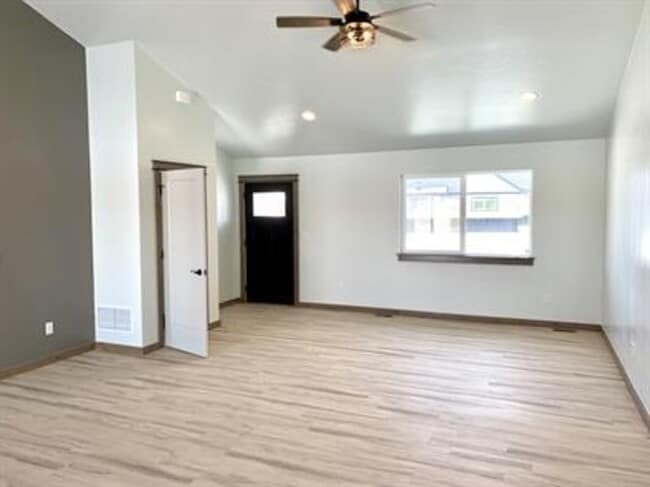 Building Photo - 3915 Swan Rd Rental