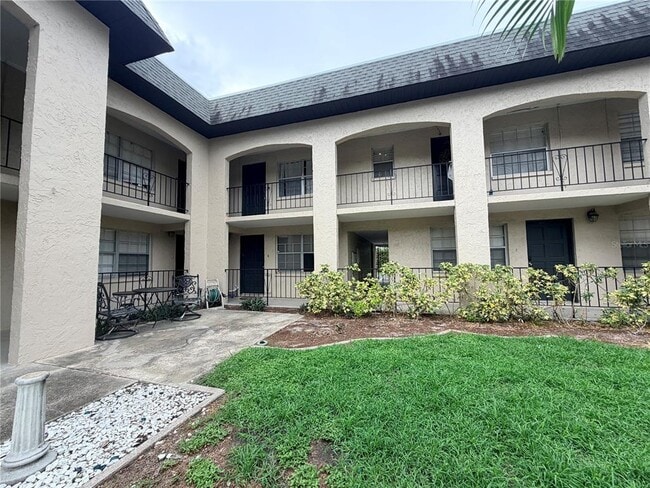 Building Photo - 3718 W McKay Ave Unit 203