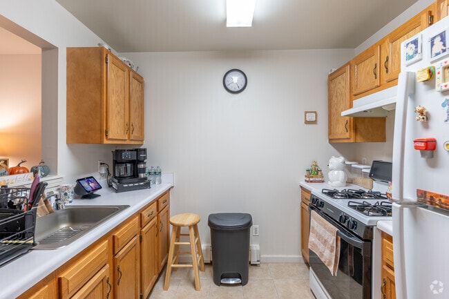 1BR, 1BA - 567SF - Kitchen