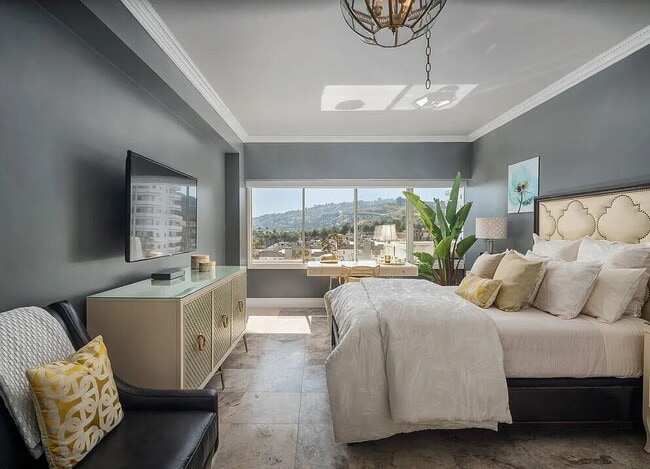 Photo - "Chic 1-Bedroom Retreat on Iconic Hollywood Blvd – The Perfect Urban Oasis!"