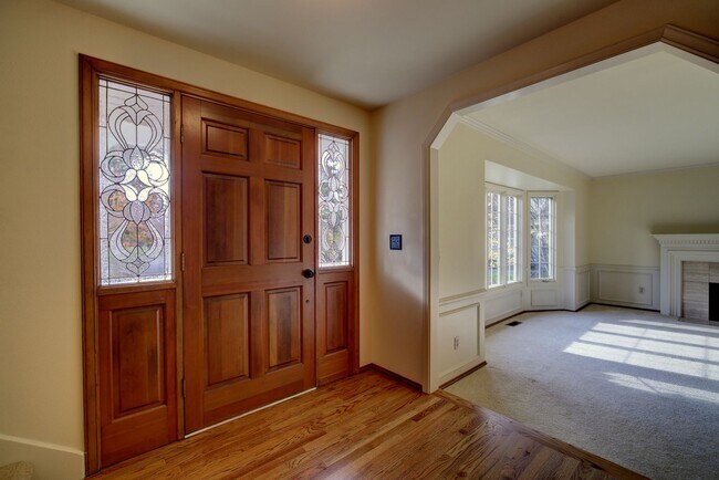 Photo - 5Bd/2.5Ba Bellevue Home