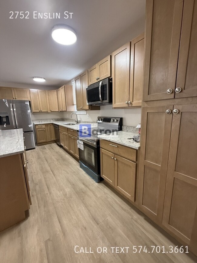 Photo - 2752 Enslin St