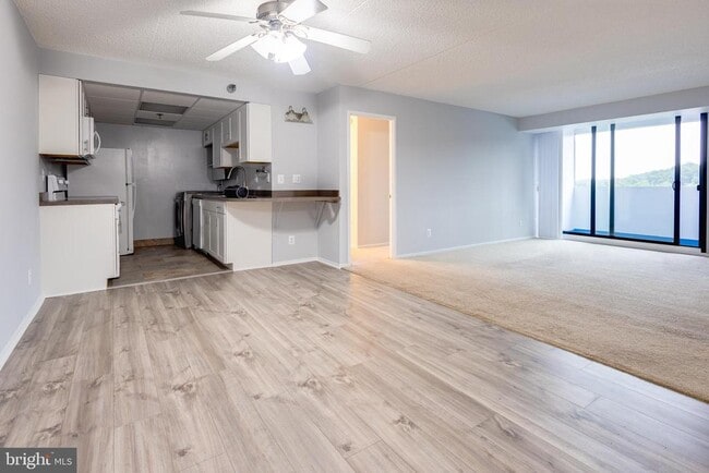 Building Photo - 5911 Edsall Rd Unit 406 Rental