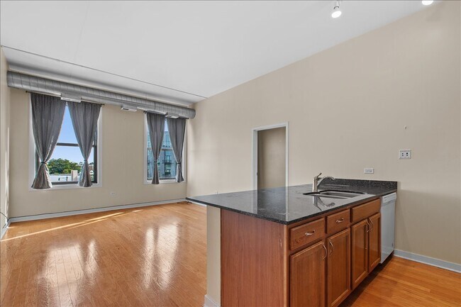 4015 N Milwaukee Ave Unit 416