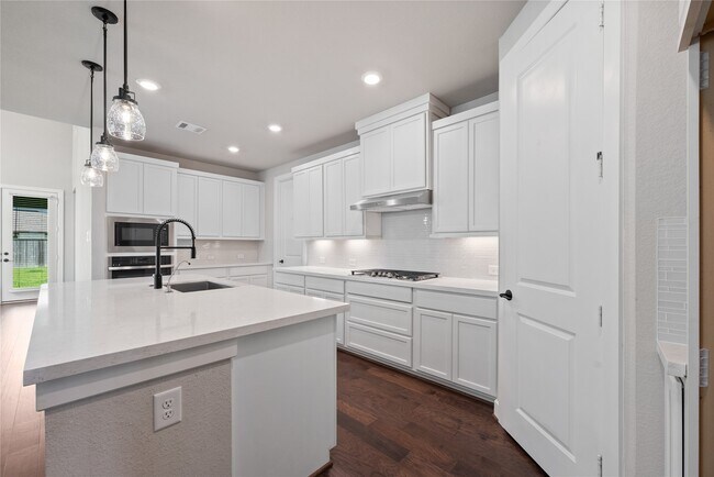 103 E Christine Manor Dr