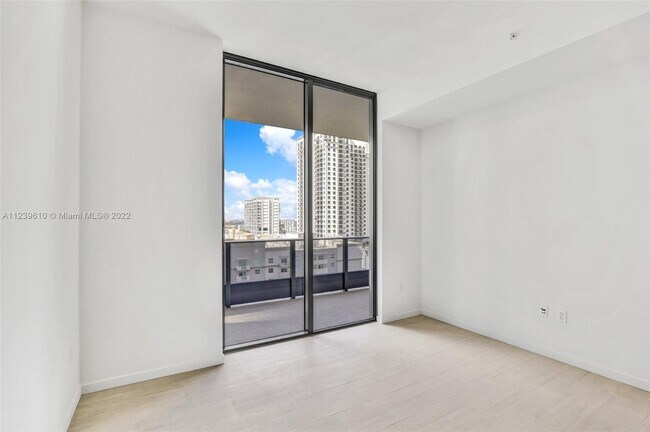 Photo - 1000 Brickell Plz