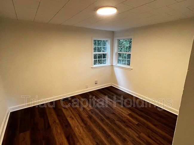 Photo - 4145 Lexwin Ave