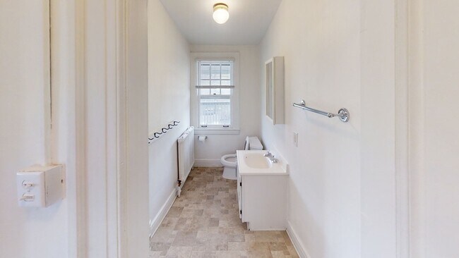 Photo - 105 N Adams St