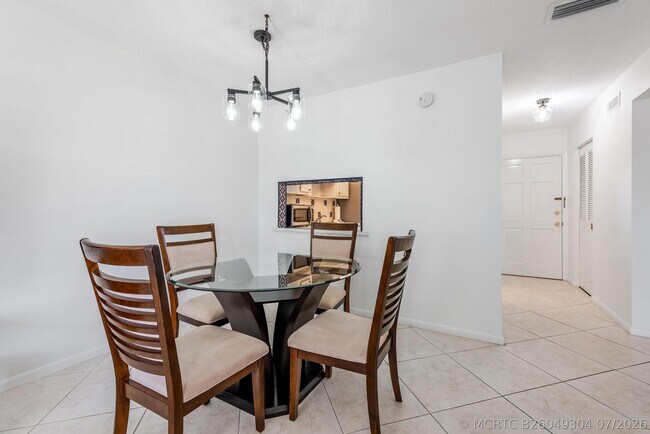 Photo - 2615 Garden Dr N Unit 307