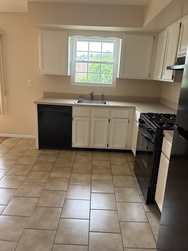 Photo - 136 Maple Ave