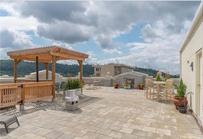 Photo - 59 College St Unit 404