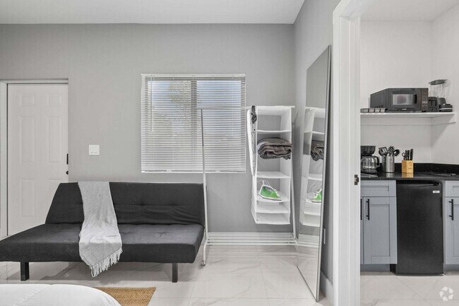 Building Photo - 1350 NW 28th St Rental