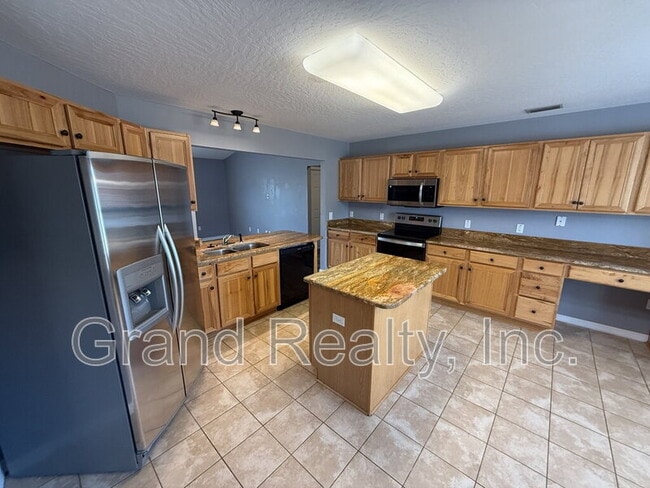 Photo - 2096 Andorra St