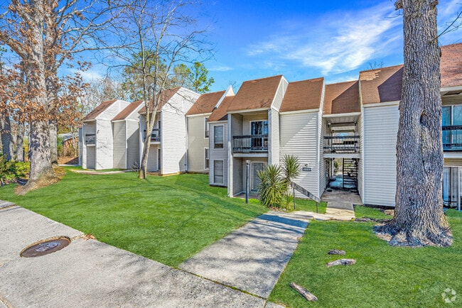 Building Photo - 2253 Sedgwick St Unit d Rental