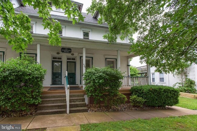 Building Photo - 433 E Main St Rental