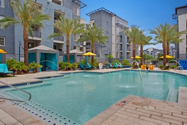 Building Photo - Rio Paradiso