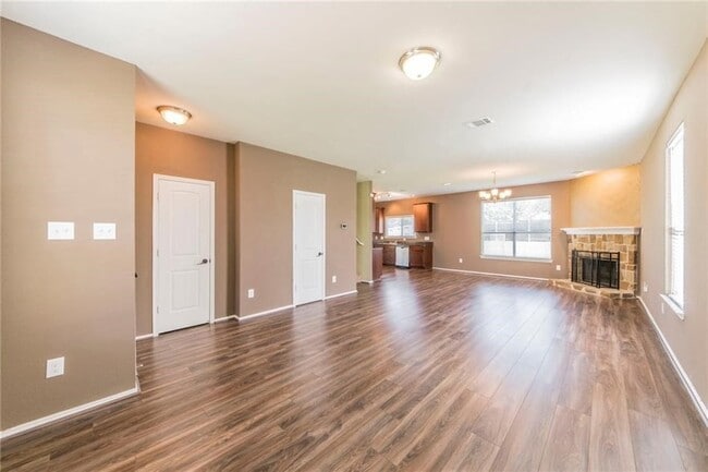 Photo - 560 Griffith Dr