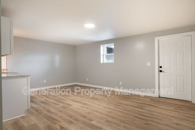 Photo - 650 4th St NE