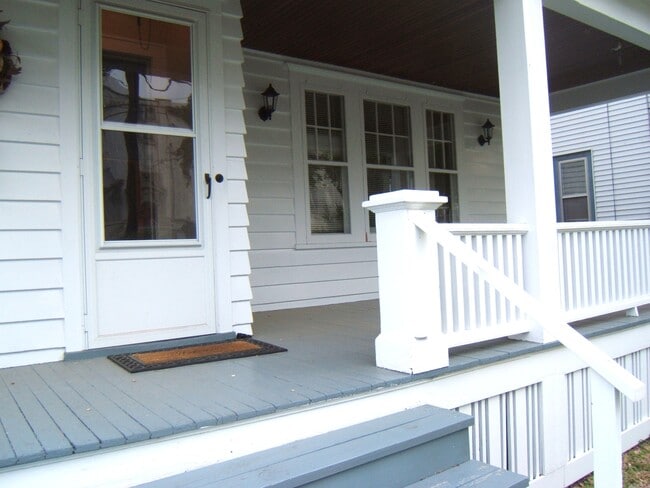 Photo - 114 Judson St