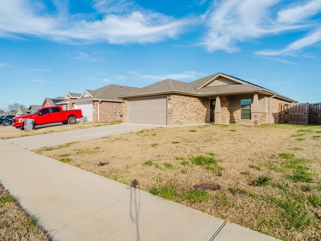 Photo - 6100 NW Silas St