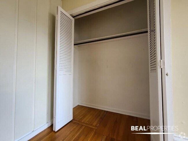 Building Photo - 2 bedroom in CHICAGO IL 60610 Unit A2 Rental