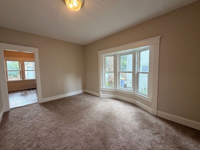 1530 North Ave NE