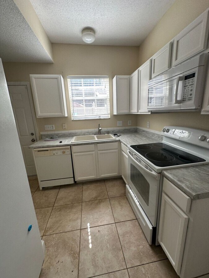 Photo - Avalon Park Townhouse