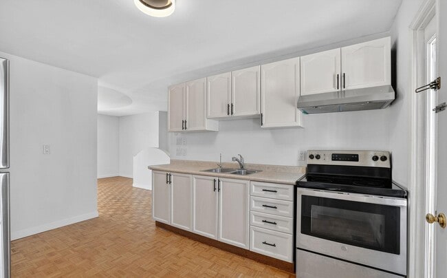 Photo - 704 Brock St S Unit 2