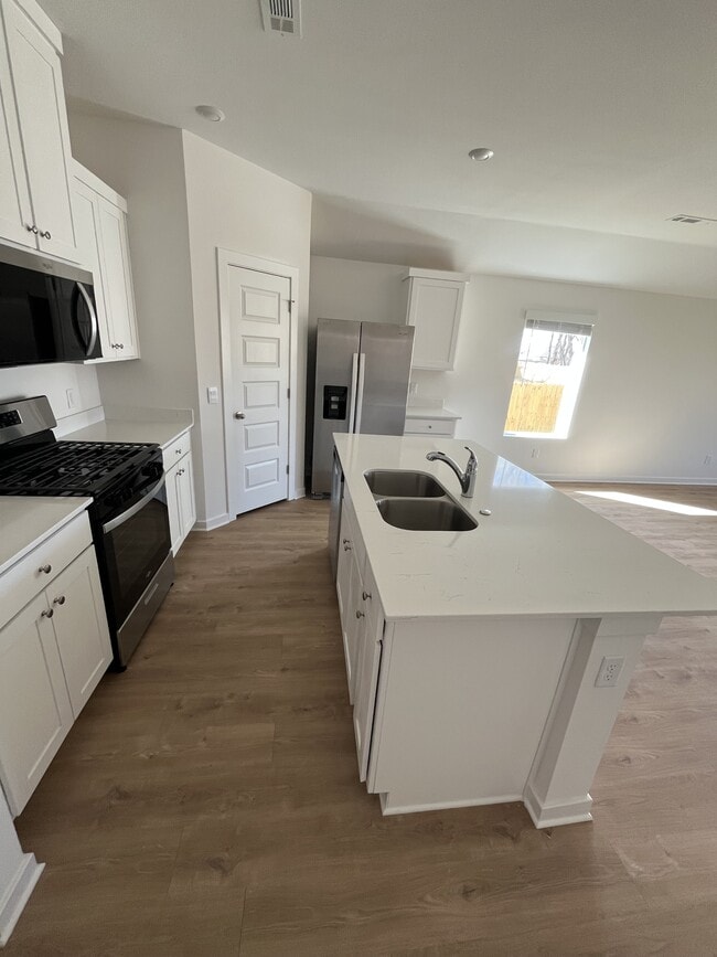 Photo - 573 Arizona St