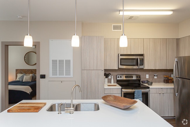 2 BR, 2 BA - 920 SF
