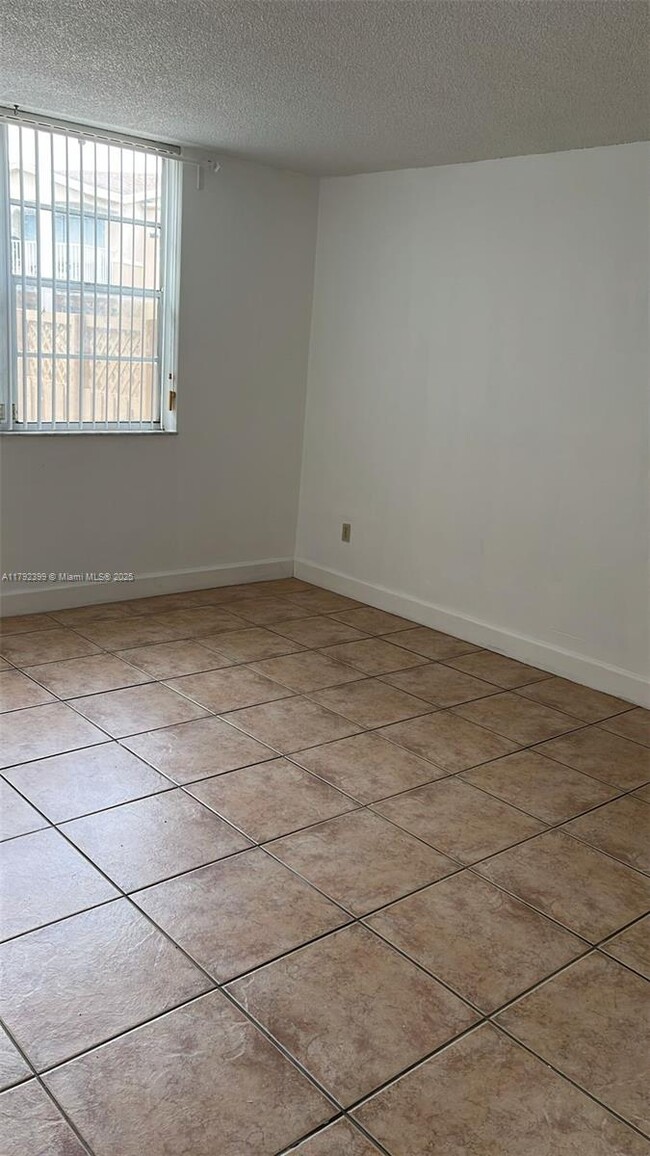 Photo - 4430 NW 79th Ave Unidad 1D Rental