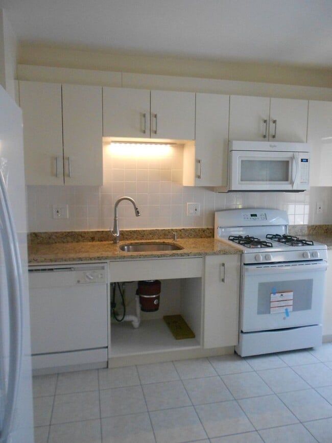 Photo - No Brokers Fee, In-Unit Washer and Dryer, Eat-in Kitchen, Parking for Rent