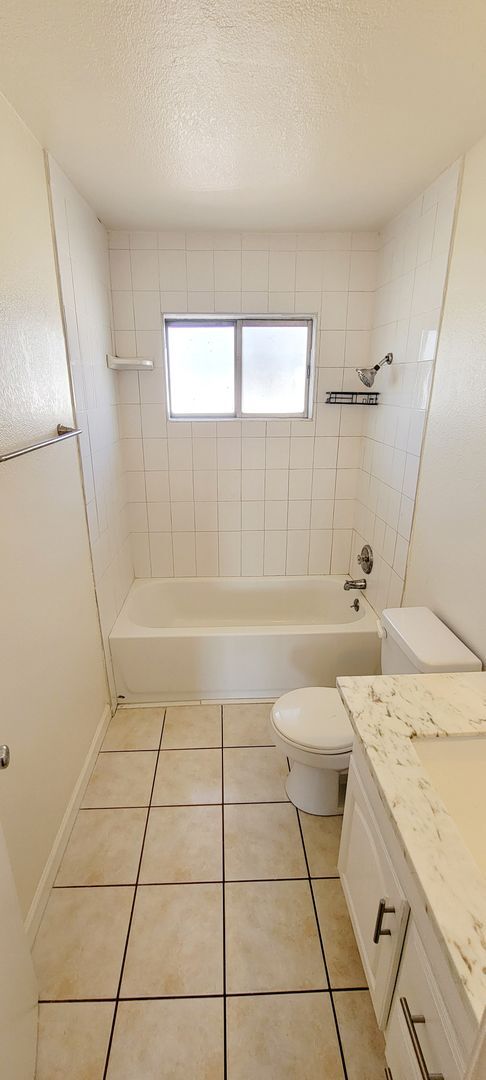 5202 Canoga St Unit H