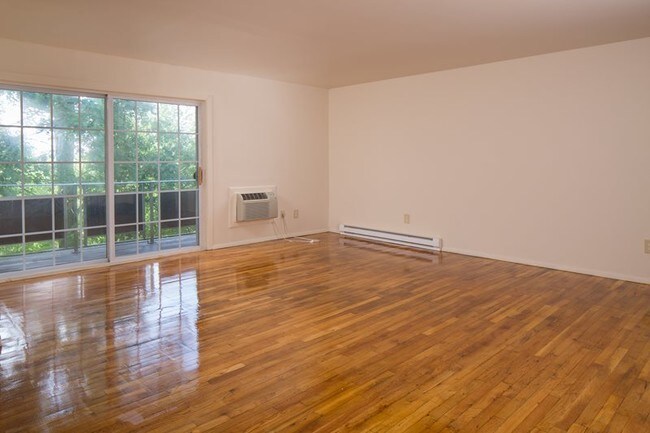 Photo - Hampton Oaks Apartments